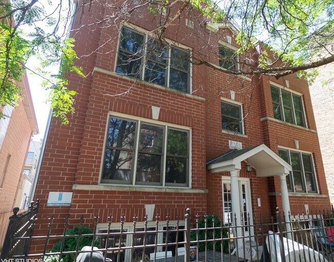 Building Photo - 2233 W Medill Ave