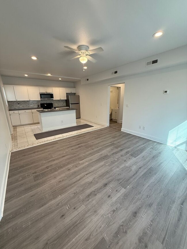 Photo - 112 North St Apartment