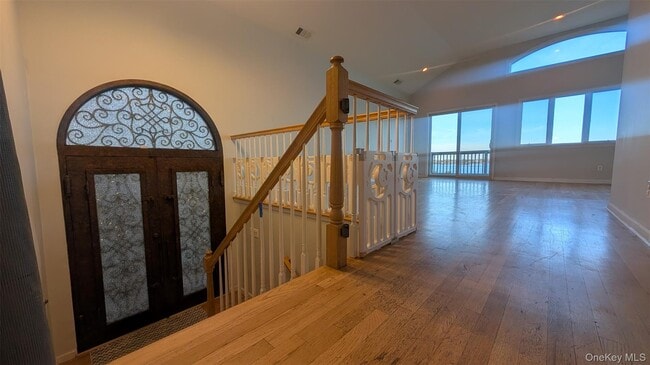 Foto del edificio - 150-95 Powells Cove Blvd