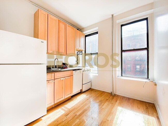 Foto del edificio - 273 E 3rd St