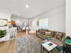 Building Photo - 1519 W 37th Pl