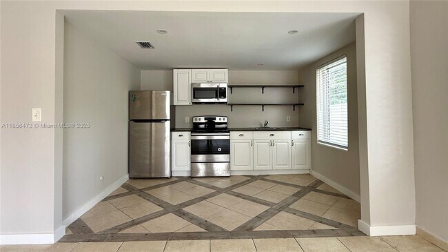 Foto del edificio - 534 SW 6th Ct