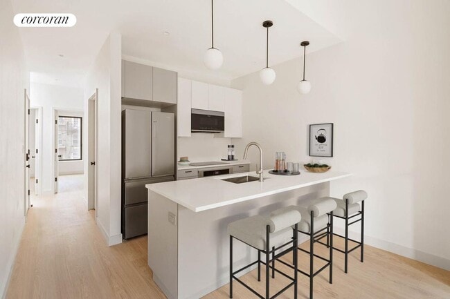 Building Photo - 447 W 51st St