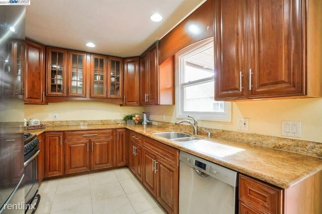 Foto del edificio - 3 br, 2 bath Apartment - 43361 Cedarwood Dr