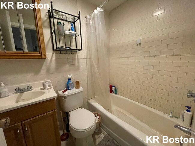 Foto del edificio - 43 Bay State Rd