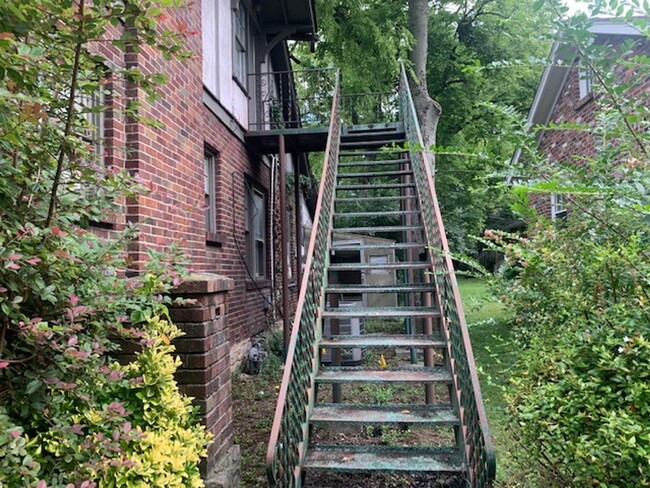 Building Photo - Acklen Park Triplex