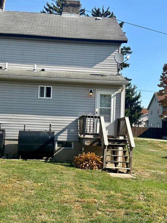 204 Washington St, Oliver, PA 15472 Townhome Rentals in Oliver PA