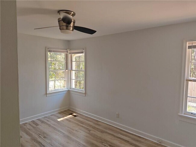 Building Photo - 810 Wesleyan Dr