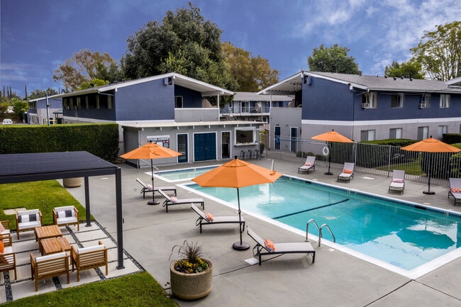 Outdoor Pool - Meadowbrook Apartments