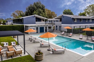 Outdoor Pool - Meadowbrook Apartments