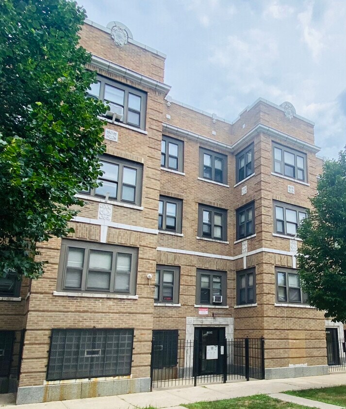 Primary Photo - 3104 W Douglas Blvd