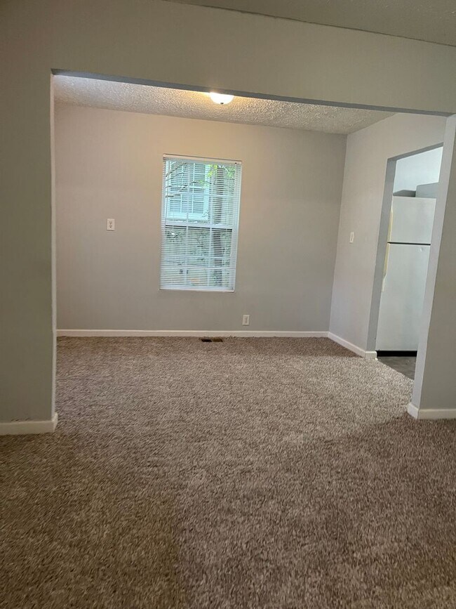 Foto del edificio - Normaltown Area Home! Available August 2026