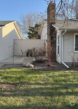 Building Photo - 9438 Ranchview Ln N