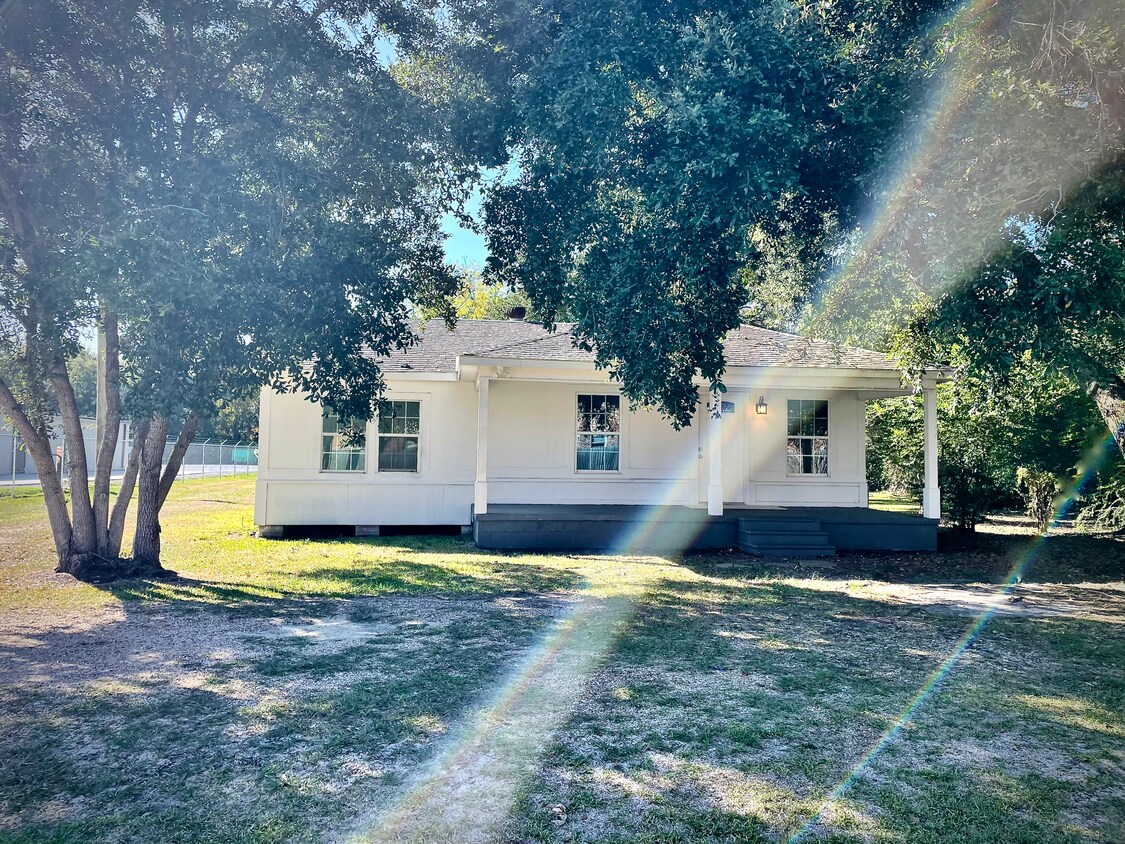 Front view - 6015 Daugherty Rd