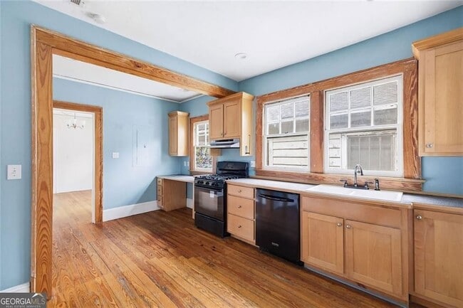 Photo - 114 E Maple St Townhome