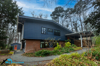 Building Photo - 313 N Estes Dr