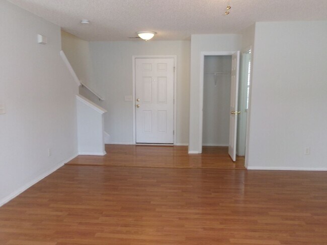 Foto del edificio - 3 bedroom, 2.5 bath home located in Bellegrove Preserve