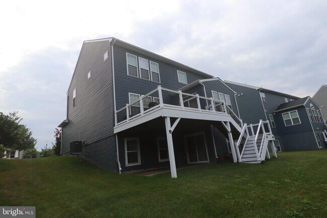 Foto del edificio - 3348 Burton Dr