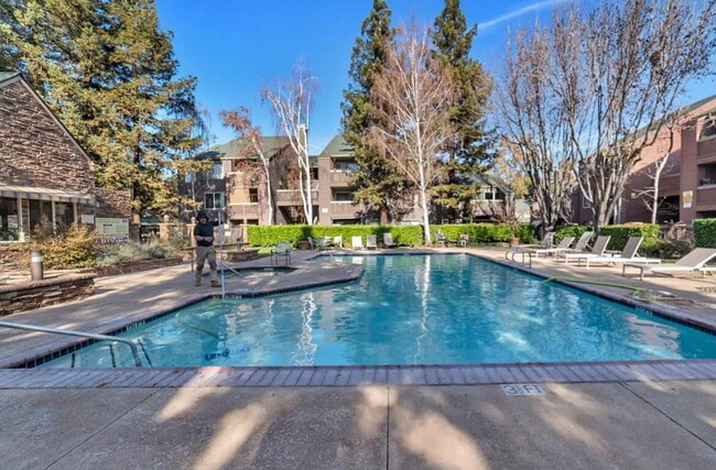 Building Photo - Charming 1 bedroom condo centrally located...