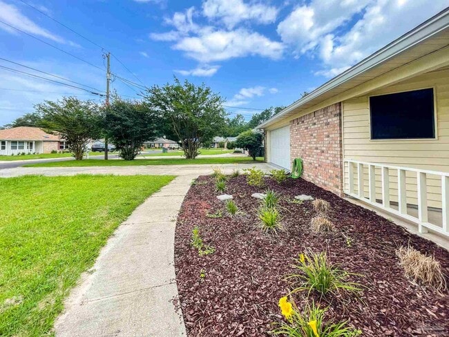 Foto del edificio - 9049 Bluebay Ln