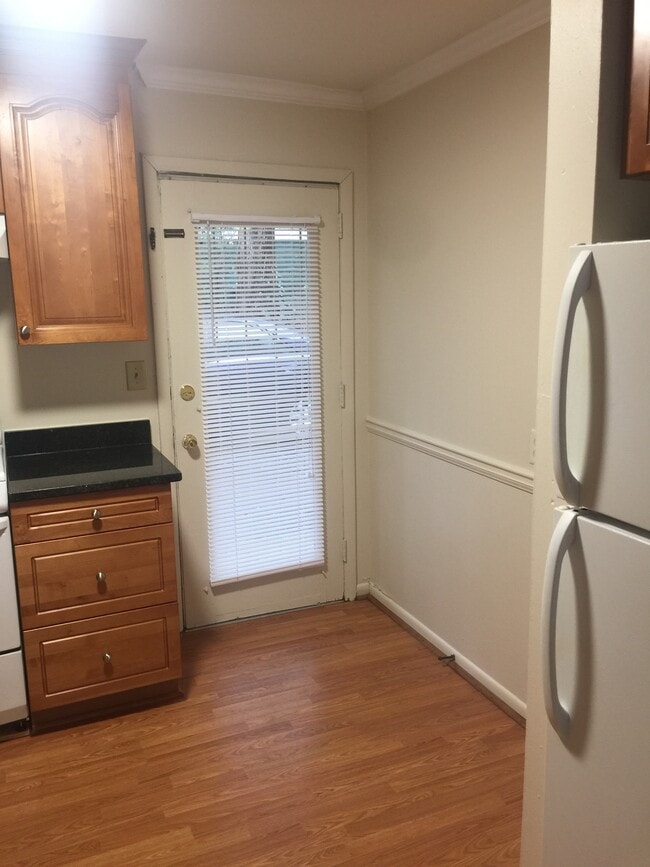 Building Photo - 860 Monroe Dr NE