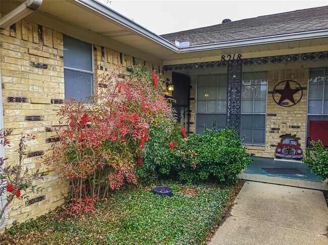 Building Photo - 8218 Lullwater Dr