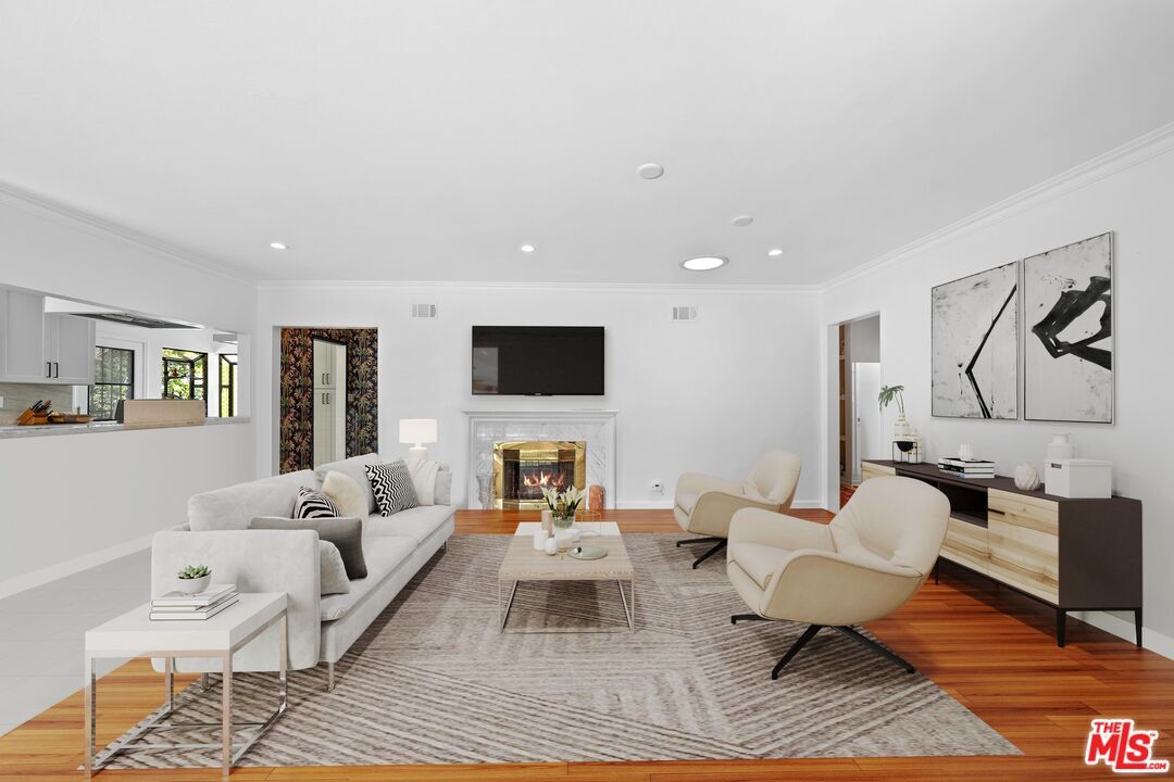 Foto principal - 7449 Kentwood Ave