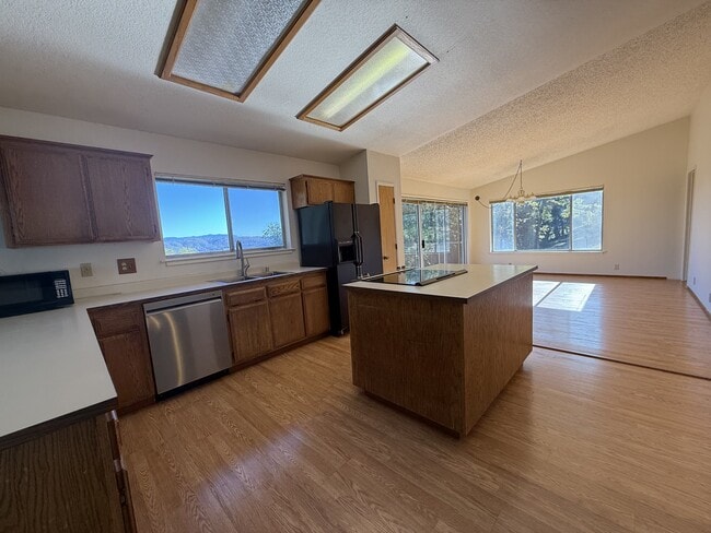 Building Photo - 10201 Ponderosa Way