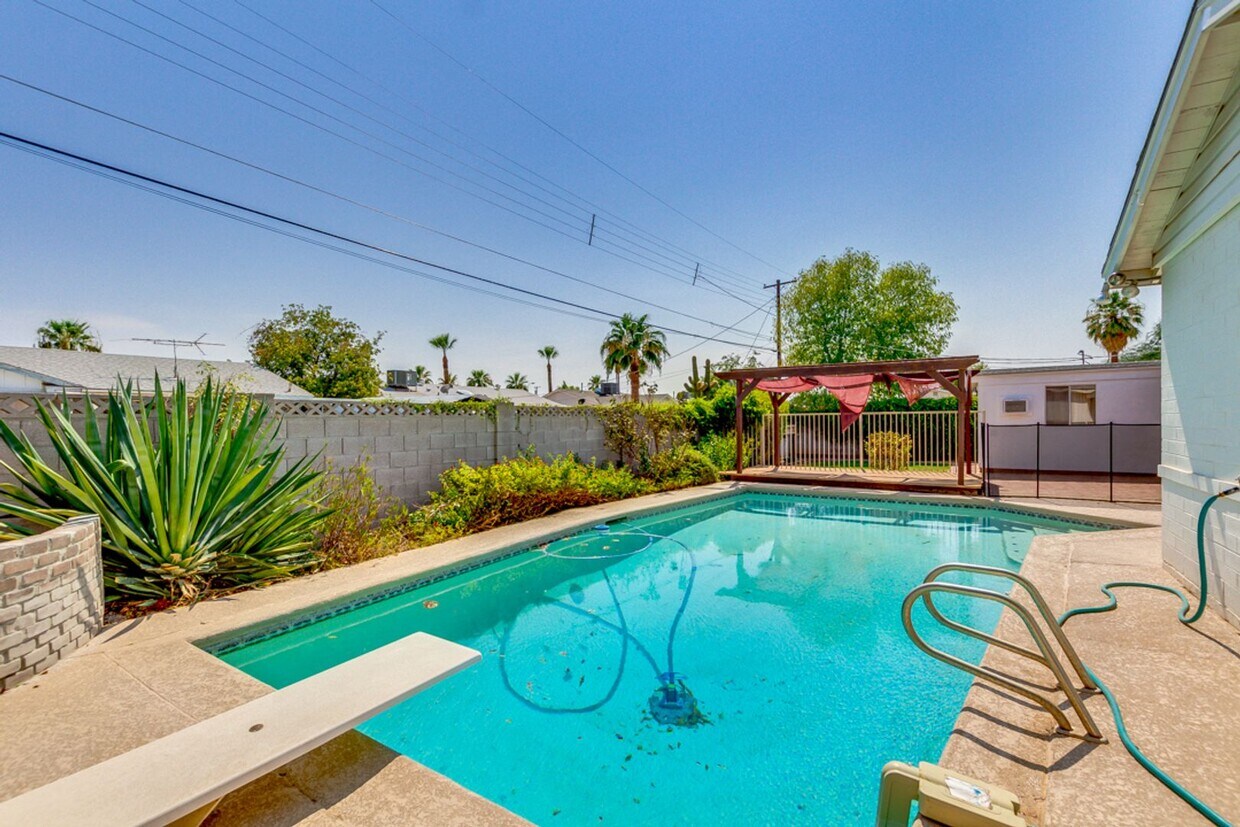Foto principal - REMODELED 4 BEDROOM, 2 BATHROOM SOUTH SCOT...