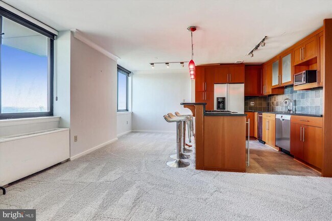 Foto del edificio - 4390 Lorcom Ln