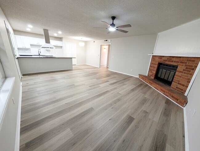 Foto del edificio - 4 Bed Remodel in Moore