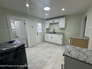 Building Photo - 1264 S 6th Ave