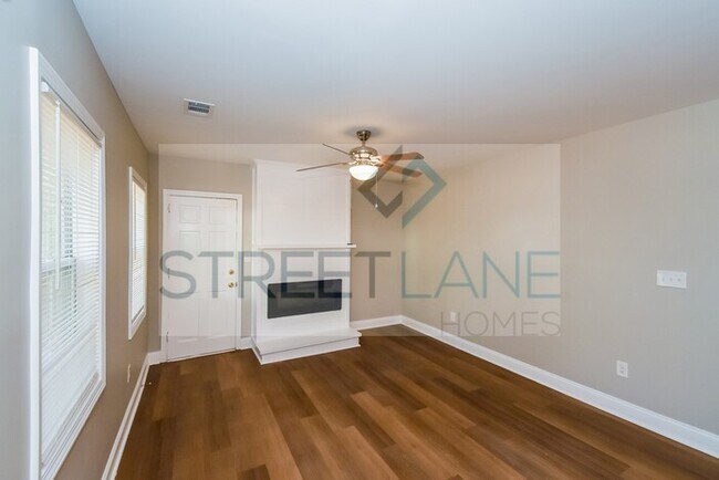 Building Photo - 1431 Lorenzo Dr SW