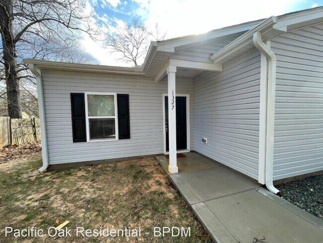 Building Photo - 3 br, 2 bath House - 1327 Kienast Drive