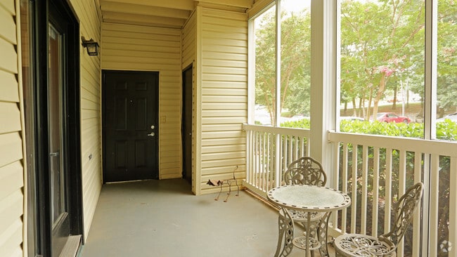 Patios con mosquiteros en unidades selectas - Monte Sano Terrace