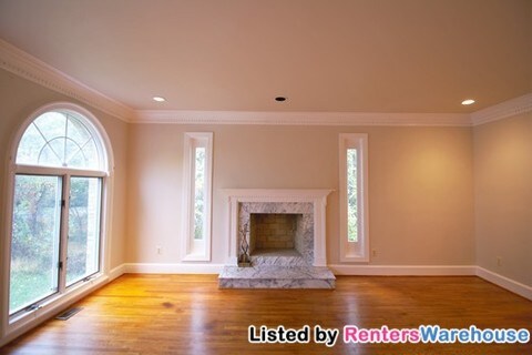 Building Photo - 9905 Sunset Dr