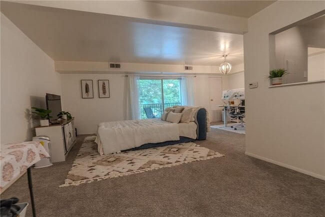Building Photo - 555 Sloop Rd