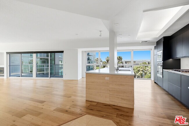 Foto del edificio - 13600 Marina Pointe Dr