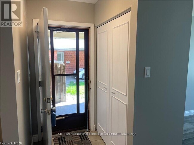 Building Photo - 87 Monmore Rd