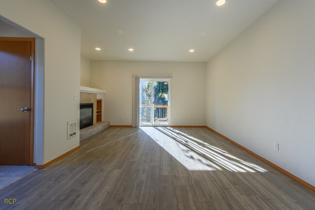 Building Photo - 5631 SE 119th Ave