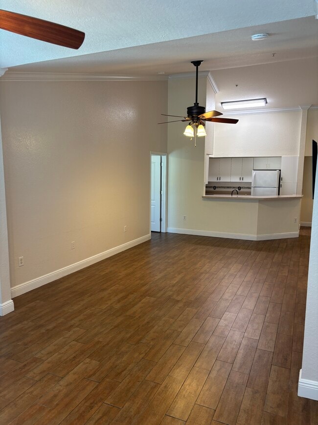 Building Photo - 4142 Central Sarasota Pkwy