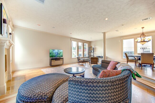 Building Photo - 6111 Bankside Dr