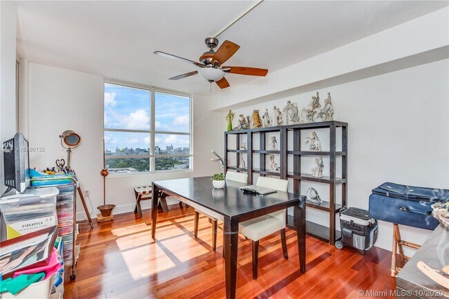 Foto del edificio - 1800 Sunset Harbour Dr