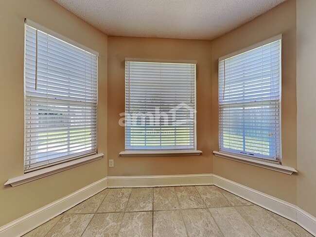 Building Photo - 305 Springdale Ct