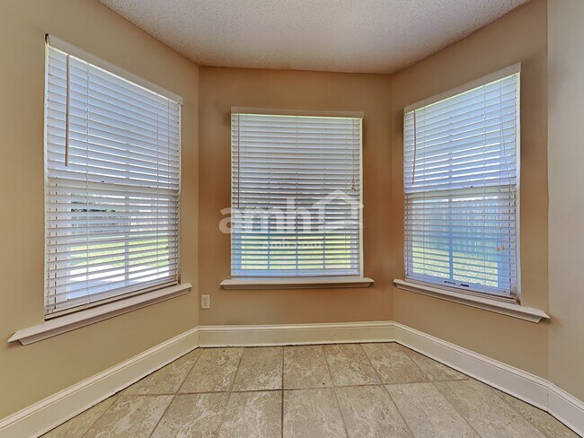 Foto del edificio - 305 Springdale Ct