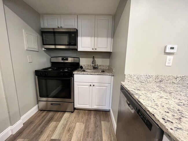 Kitchen - 62 Cabot St