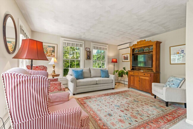 Foto del edificio - 141 Narragansett Ave