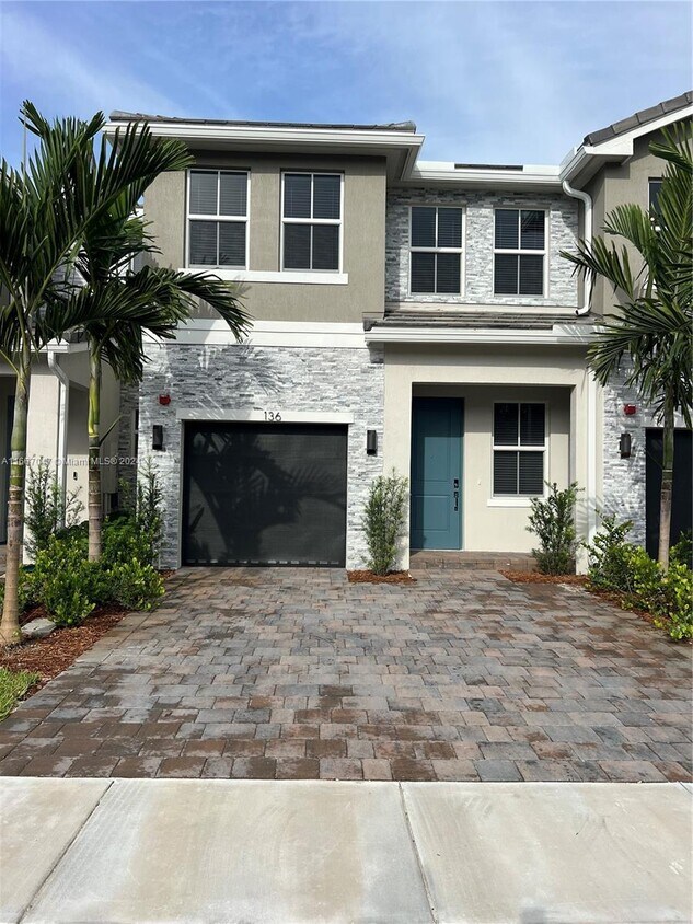Primary Photo - 136 SW 170th Ave