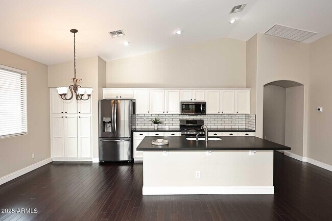 Foto del edificio - 16945 W Manchester Dr