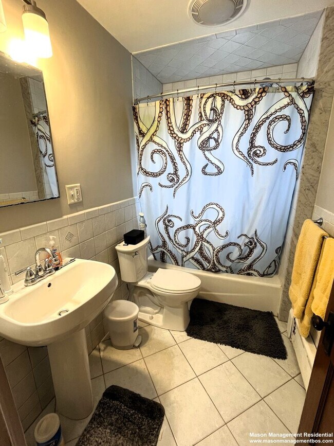 Foto del edificio - 4 Bed 2 Bath - Watertown